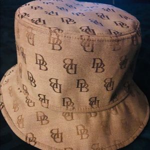 Classic tan signature Dooney & Bourke hat